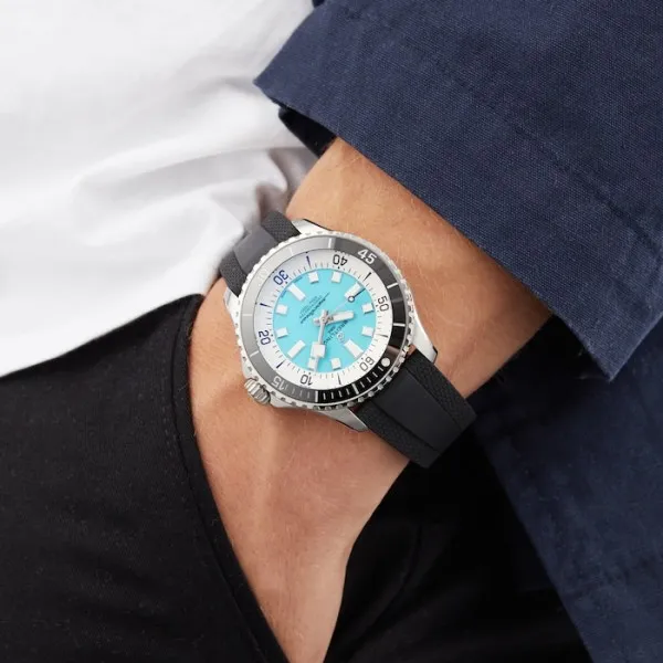 Breitling Superocean Men Automatic Turquoise Rubber Watch A17376211L2S1