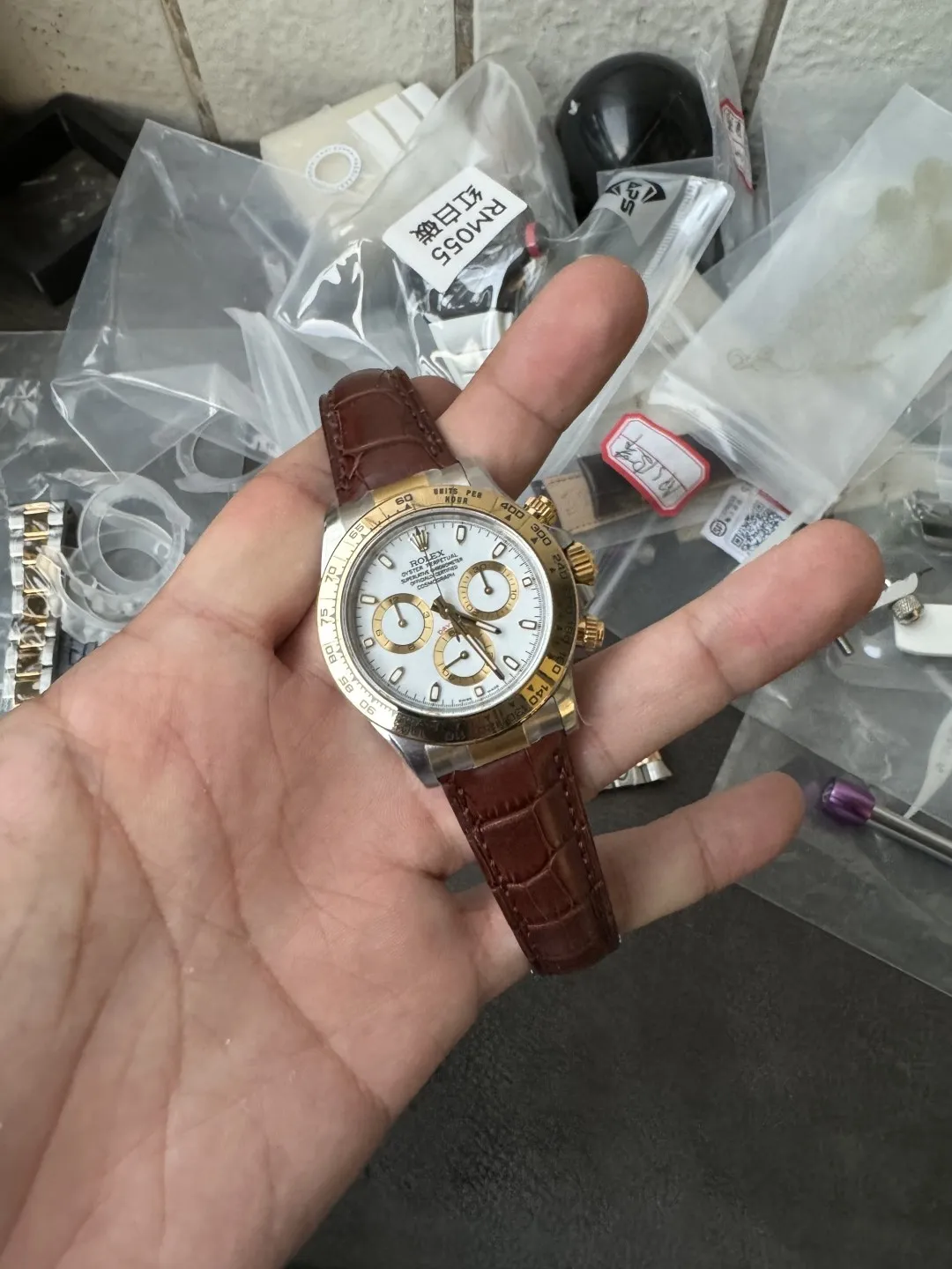 Clean Factory Daytona 116503 Black Mother of Pearl Dial Diamond Hour Markers Yellow Gold Bezel Brown Alligator Strap DD4130 Caliber – Clean Factory Watch | The Best Super Clone Watches Store in China photo 2
