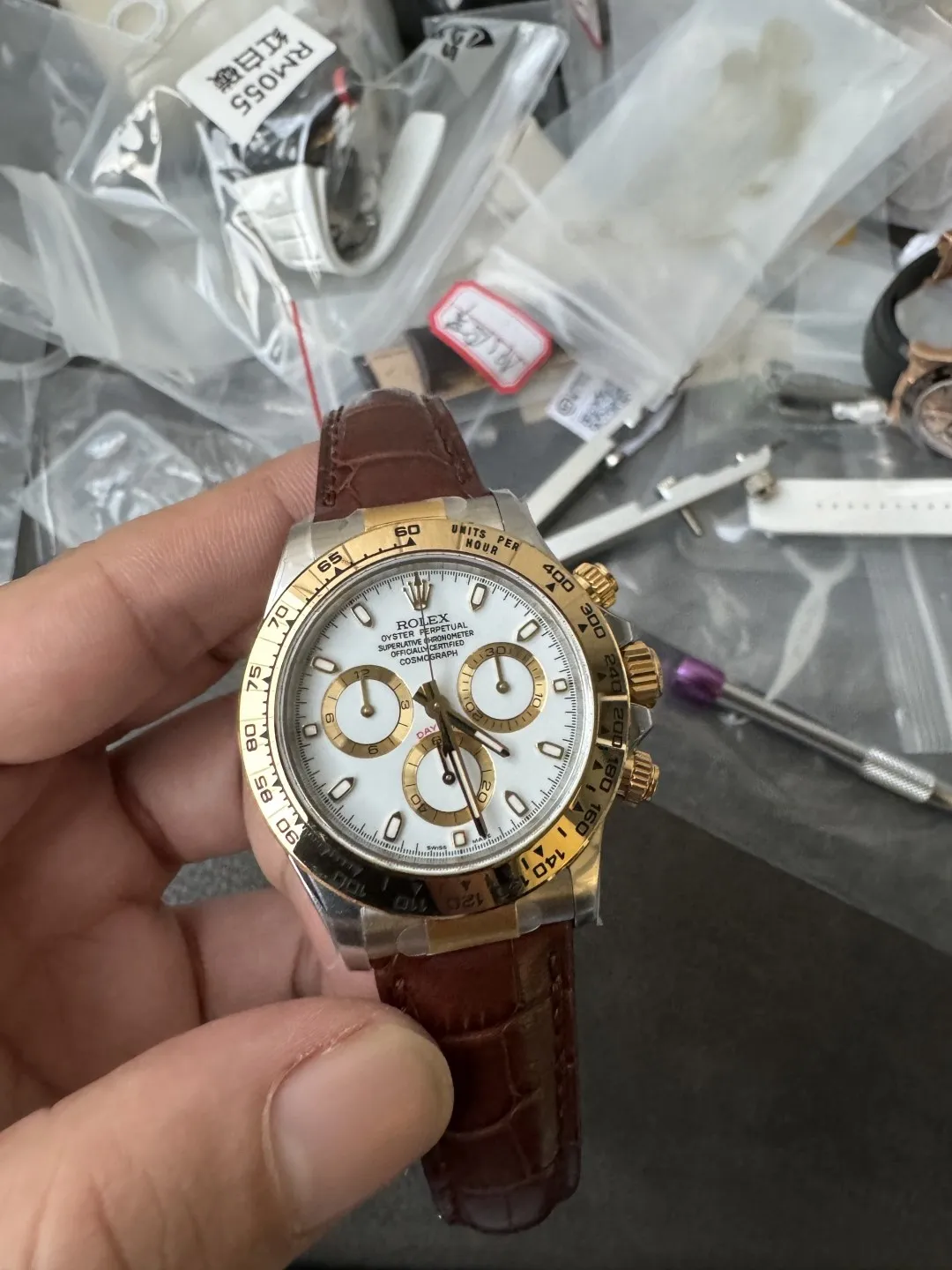 Clean Factory Daytona 116503 Black Mother of Pearl Dial Diamond Hour Markers Yellow Gold Bezel Brown Alligator Strap DD4130 Caliber – Clean Factory Watch | The Best Super Clone Watches Store in China photo 4