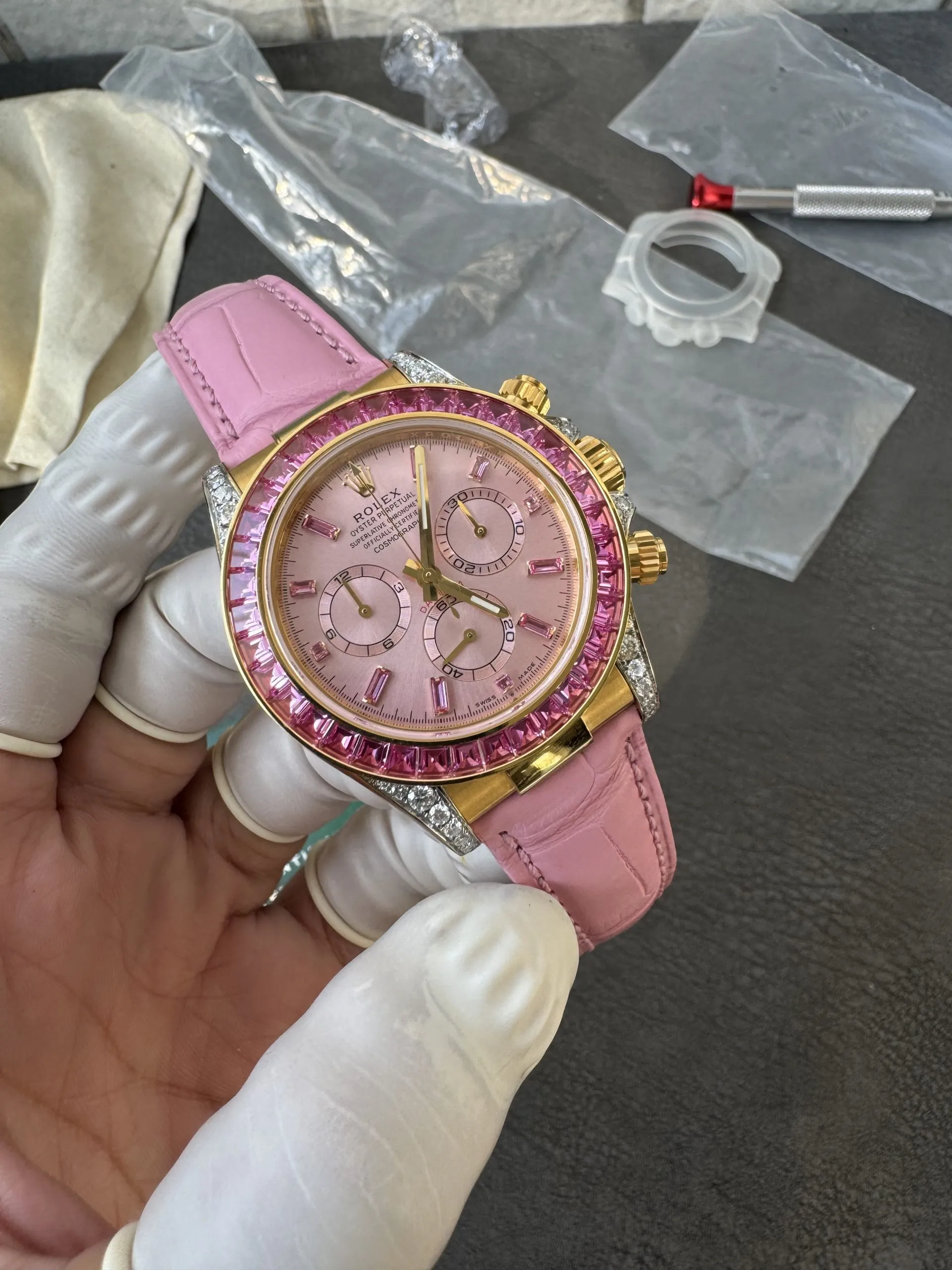 Super Clone Custom Lady Daytona 126538TRO Wrapped 18K Yellow Gold Case Pink Dial wtih Diamond Indexes Pink Diamonds Bezel Pink Leather Strap ACE Free-Sprung Balance 4131 Movement – Clean Factory Watch | The Best Super Clone Watches Store in China photo 4