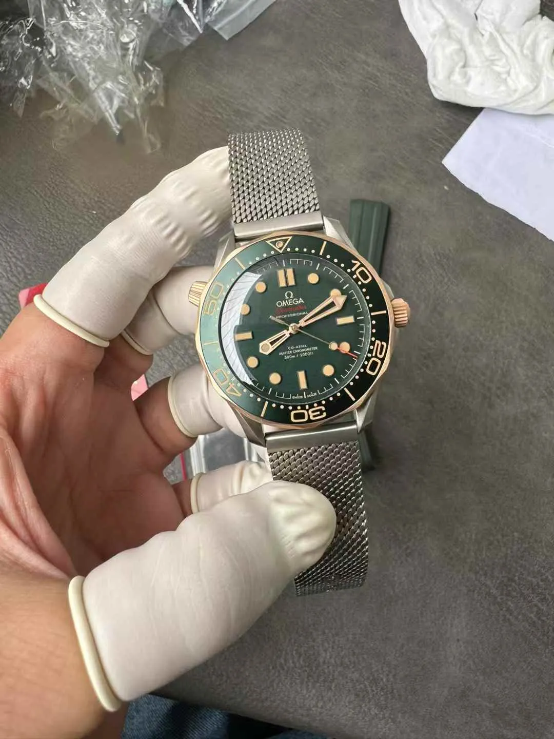 VS Factory Omega Seamaster Diver 300M 42mm "Green / Titanium & Bronze Gold" （210.90.42.20.10.001）1:1 Super Clone - DD8806 Movement - VS Factory Official photo 3
