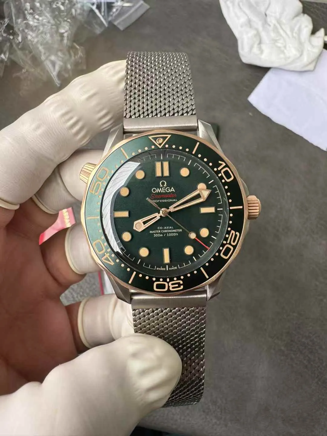 VS Factory Omega Seamaster Diver 300M 42mm "Green / Titanium & Bronze Gold" （210.90.42.20.10.001）1:1 Super Clone - DD8806 Movement - VS Factory Official photo 4