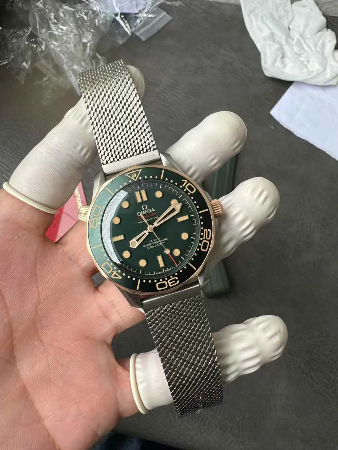 VS Factory Omega Seamaster Diver 300M 42mm "Green / Titanium & Bronze Gold" （210.90.42.20.10.001）1:1 Super Clone - DD8806 Movement - VS Factory Official photo 5