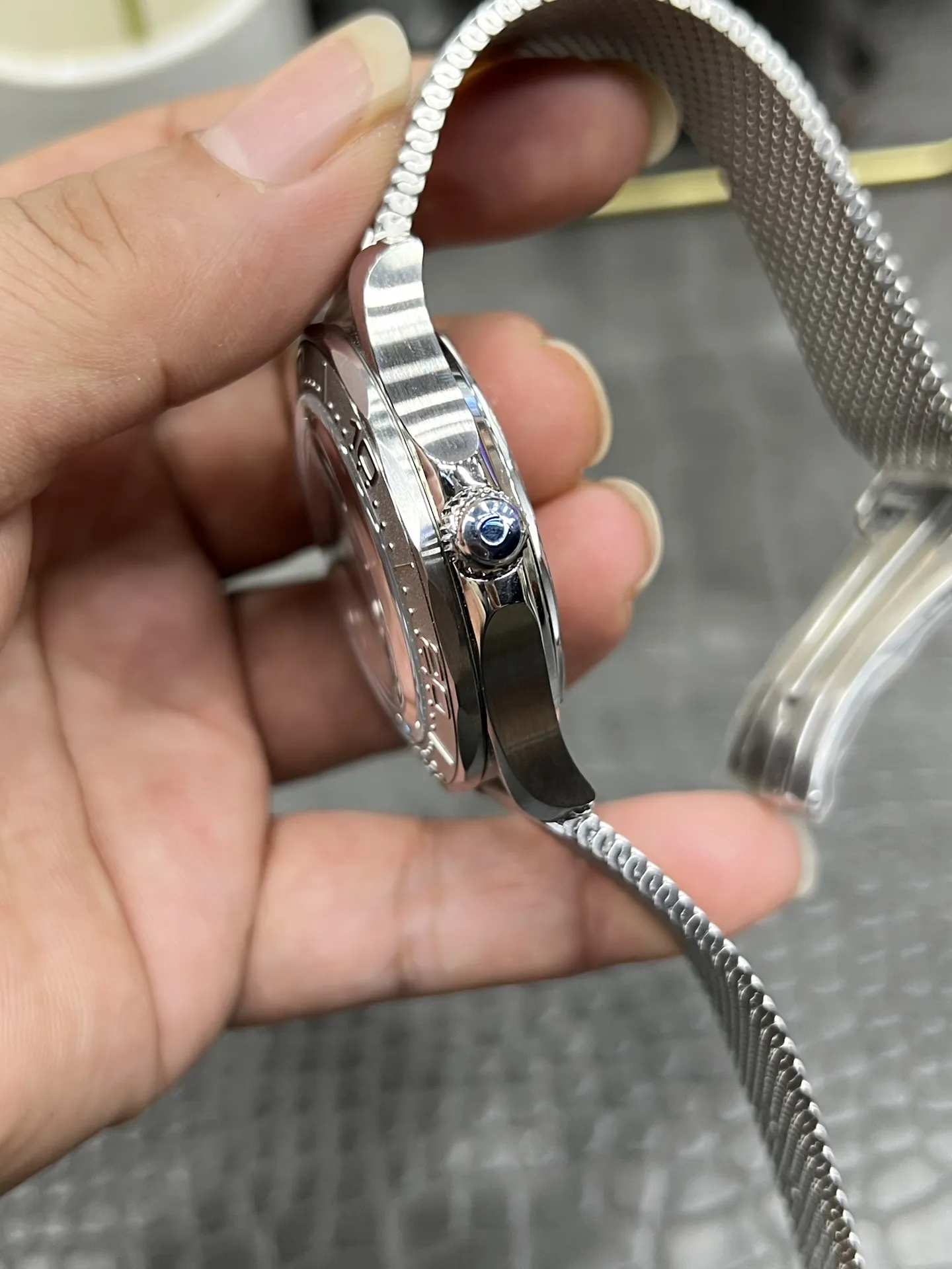 VS Factory Omega Seamaster Diver 300M 42mm James Bond 60th Anniversary Mesh Bracelet (210.30.42.20.06.002) 1:1 Super Clone - DD8806 Movement - VS Factory Official photo 8