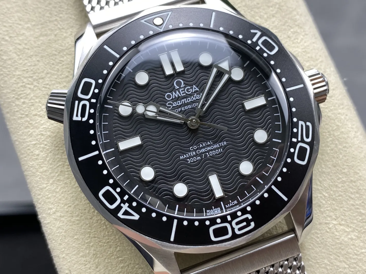 VS Factory Omega Seamaster Diver 300M 42mm "No Time To Die" 007 Edition Titanium Mesh Bracelet (210.30.42.20.01.010) 1:1 Super Clone - DD8806 Movement - VS Factory Official photo 4