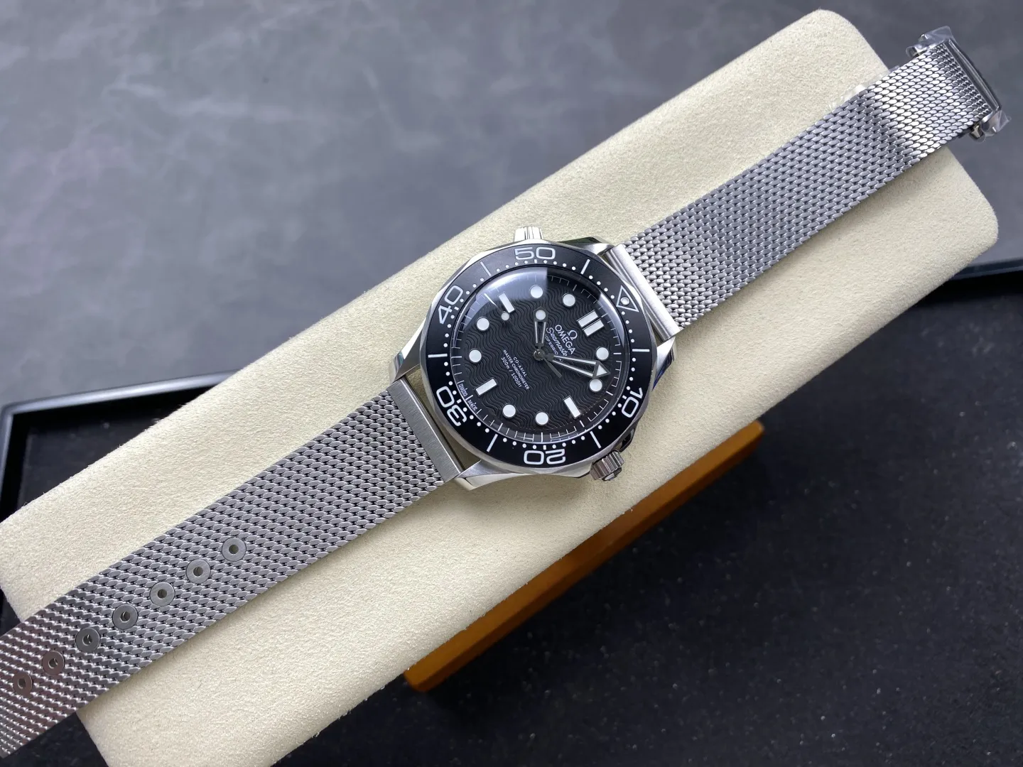 VS Factory Omega Seamaster Diver 300M 42mm "No Time To Die" 007 Edition Titanium Mesh Bracelet (210.30.42.20.01.010) 1:1 Super Clone - DD8806 Movement - VS Factory Official photo 5