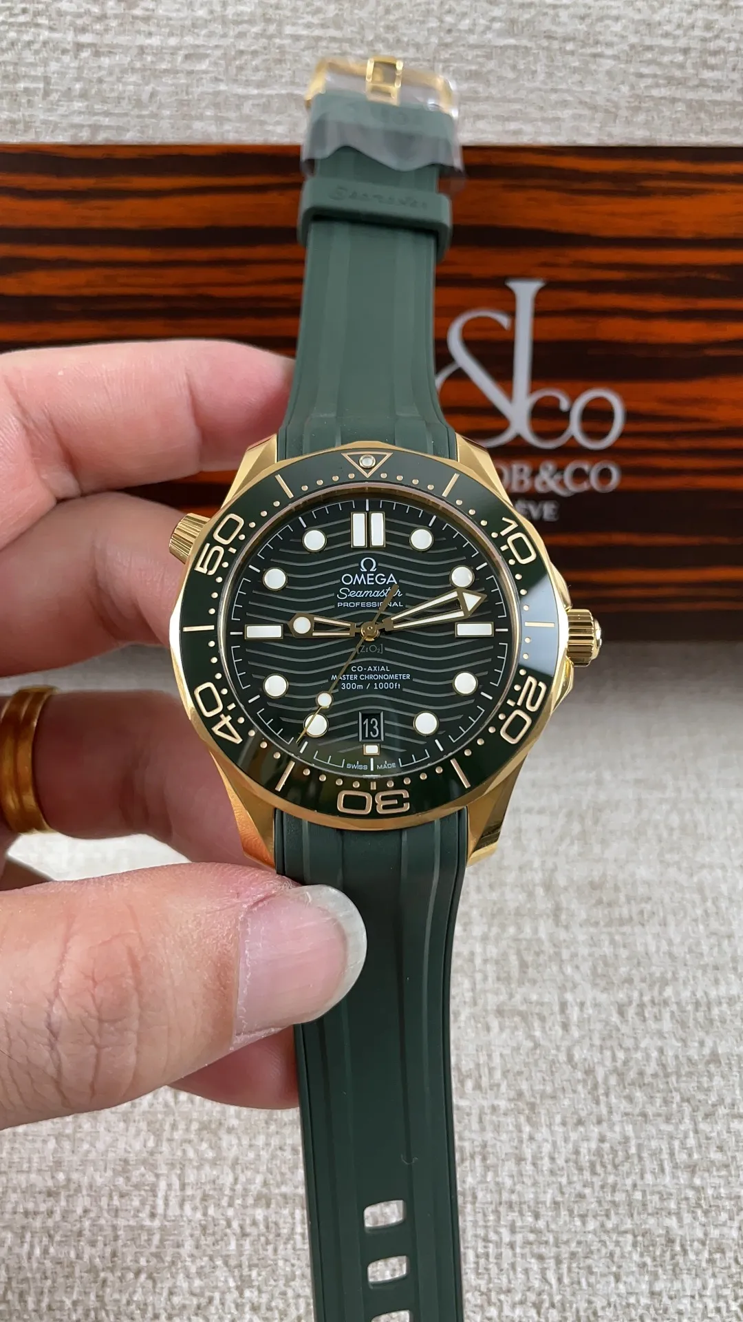 VS Factory Omega Seamaster Diver 300M "Green & Gold" (210.62.42.20.10.001) 1:1 Super Clone - DD8800 Movement - VS Factory Official
