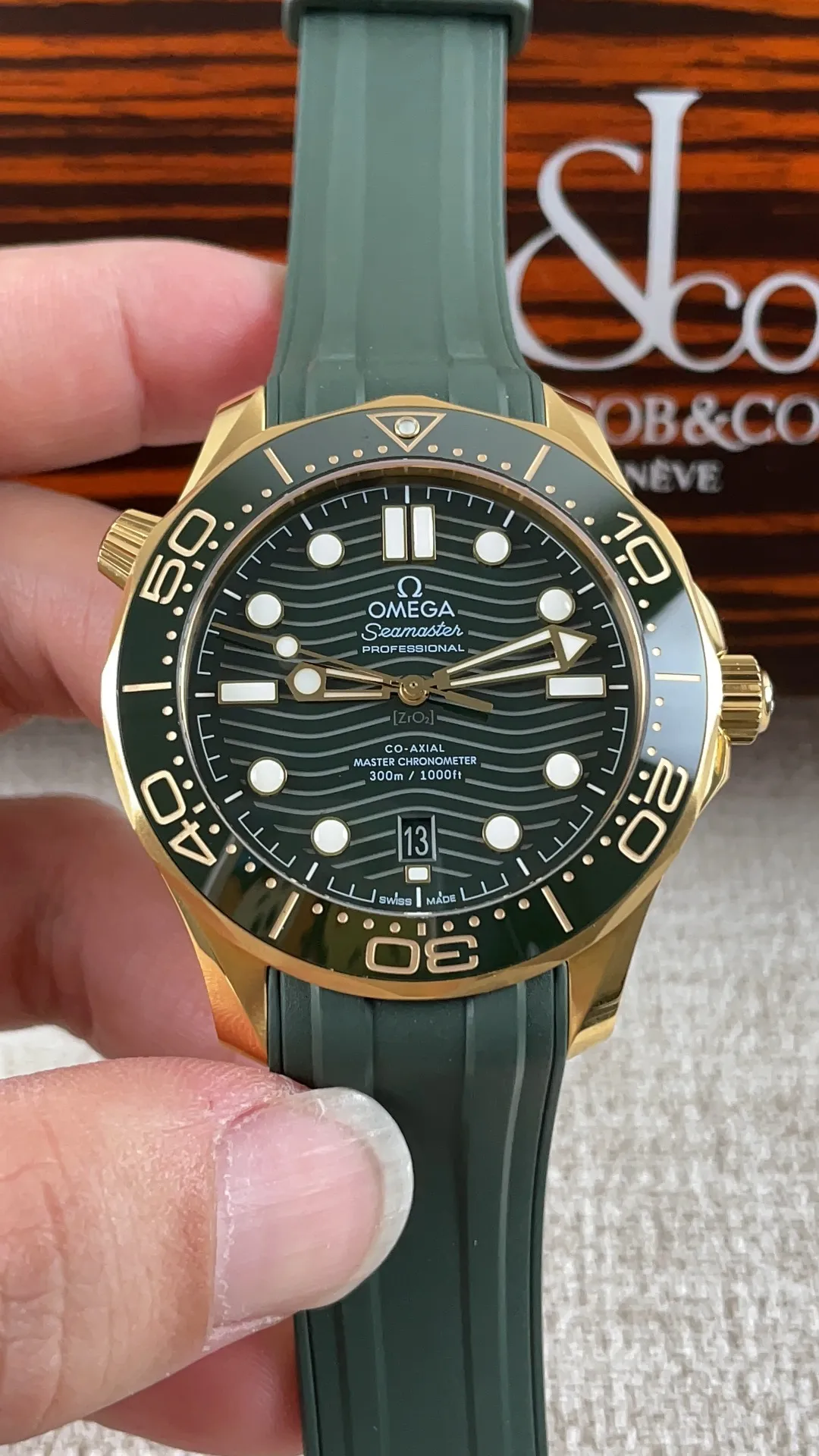 VS Factory Omega Seamaster Diver 300M "Green & Gold" (210.62.42.20.10.001) 1:1 Super Clone - DD8800 Movement - VS Factory Official photo 3