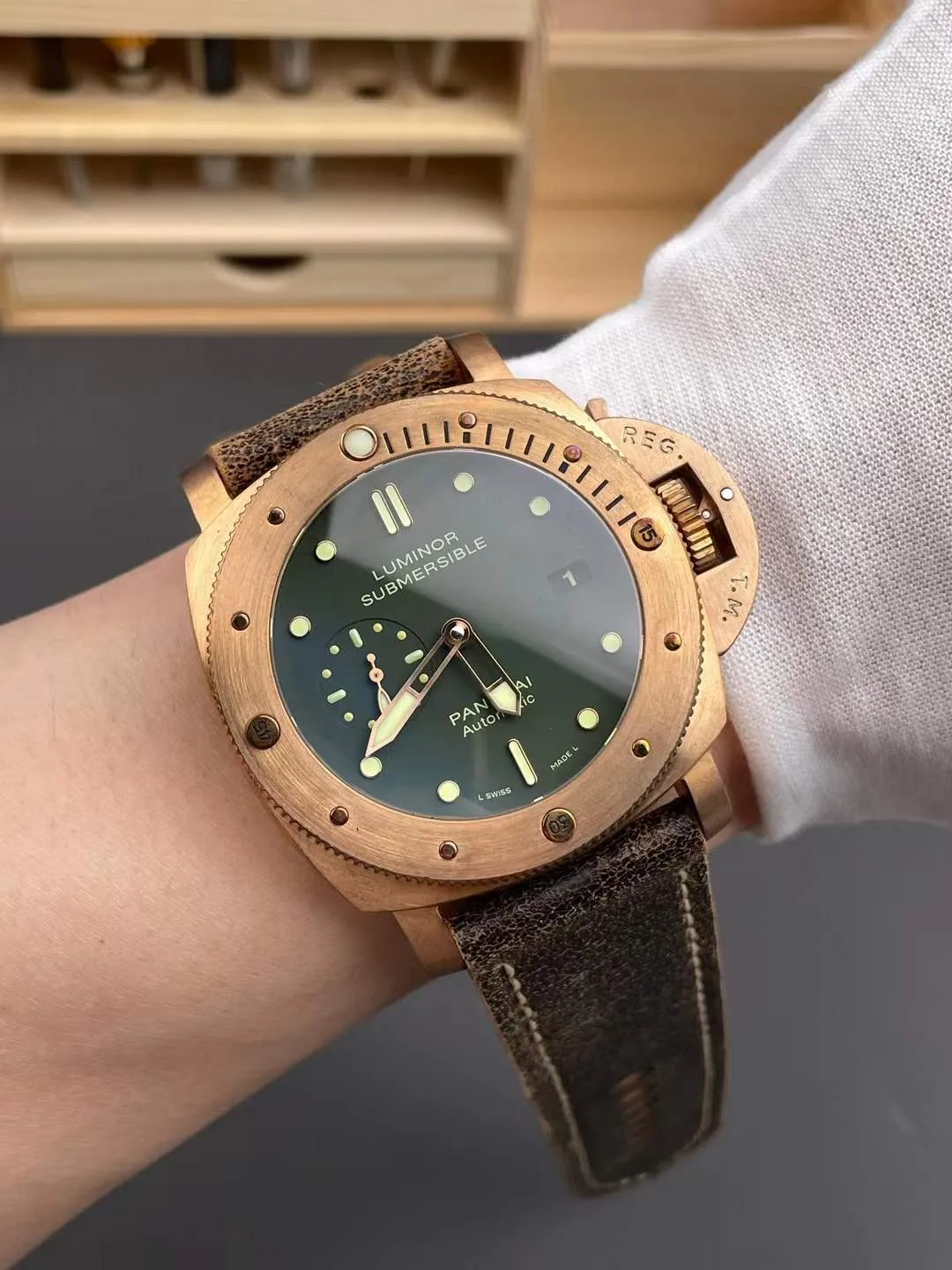 VS Factory Panerai Submersible 47mm1950 Matte Olive Green Dial Bronzo Bezel Brown Leather Strap (PAM00382)1:1 Super Clone - DDP.9000 Movement - VS Factory Official photo 9