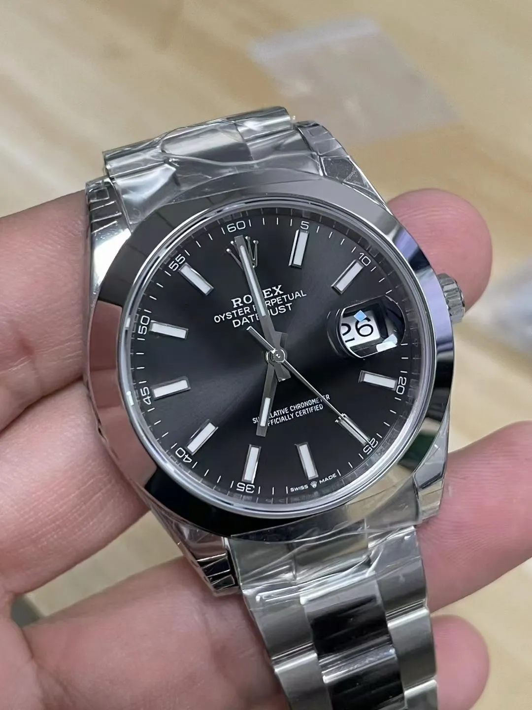 VS Factory Rolex Datejust 41mm Black Dial Smooth Bezel Oyster Bracelet (126300) 1:1 Super Clone - DD3235 Movement - VS Factory Official photo 4