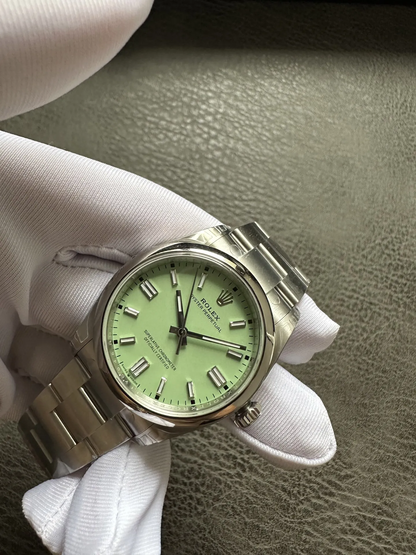 VS Factory Rolex Oyster Perpetual 41mm "Pistachio Green" Dial Smooth Bezel Oyster Bracelet (124300) 1:1 Super Clone - DD3230 Movement - VS Factory Official photo 4