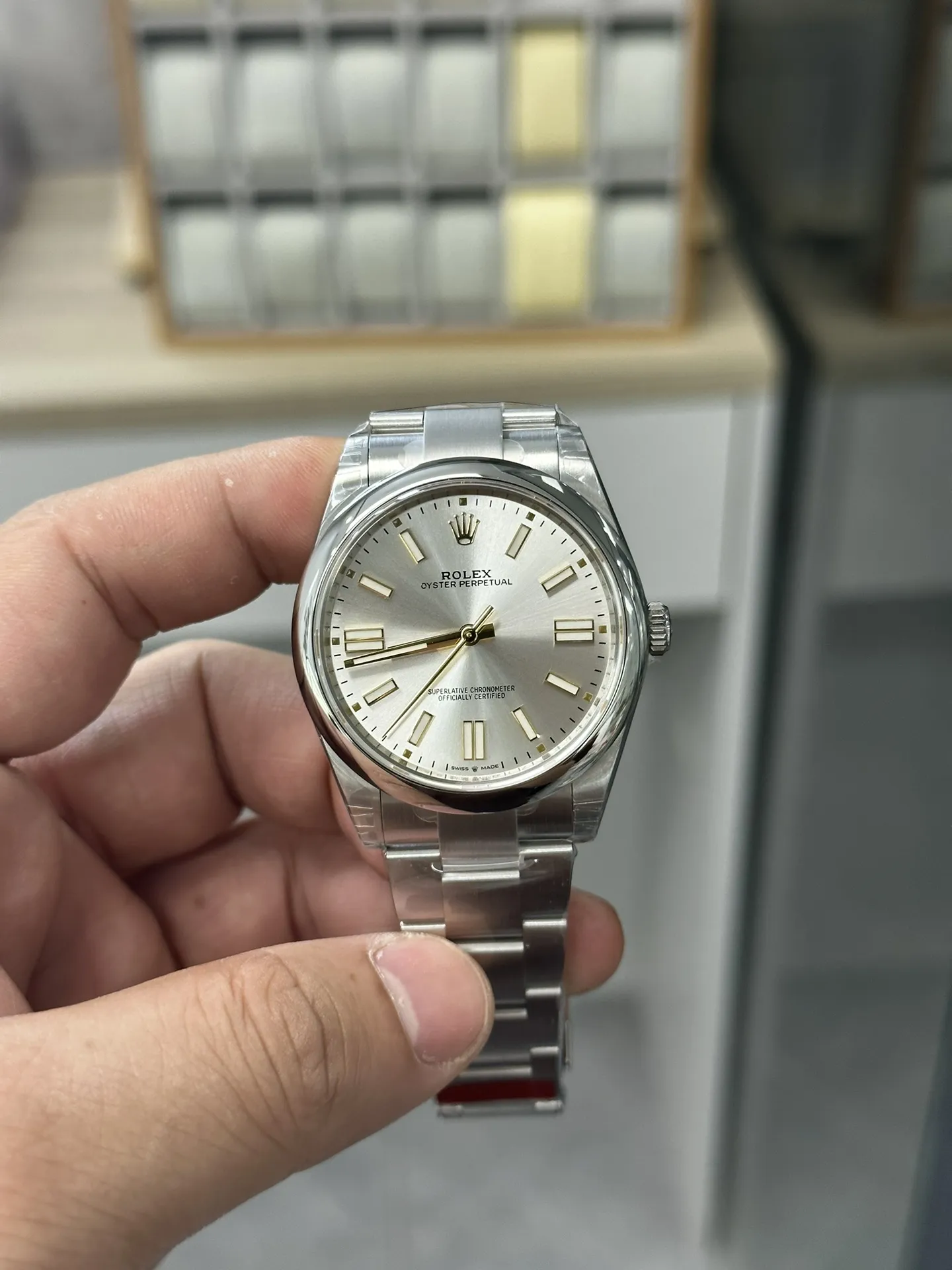 VS Factory Rolex Oyster Perpetual 41mm Silver Sunburst Dial (Gold Accents) Smooth Bezel Oyster Bracelet (124300) 1:1 Super Clone - DD3230 Movement - VS Factory Official photo 2